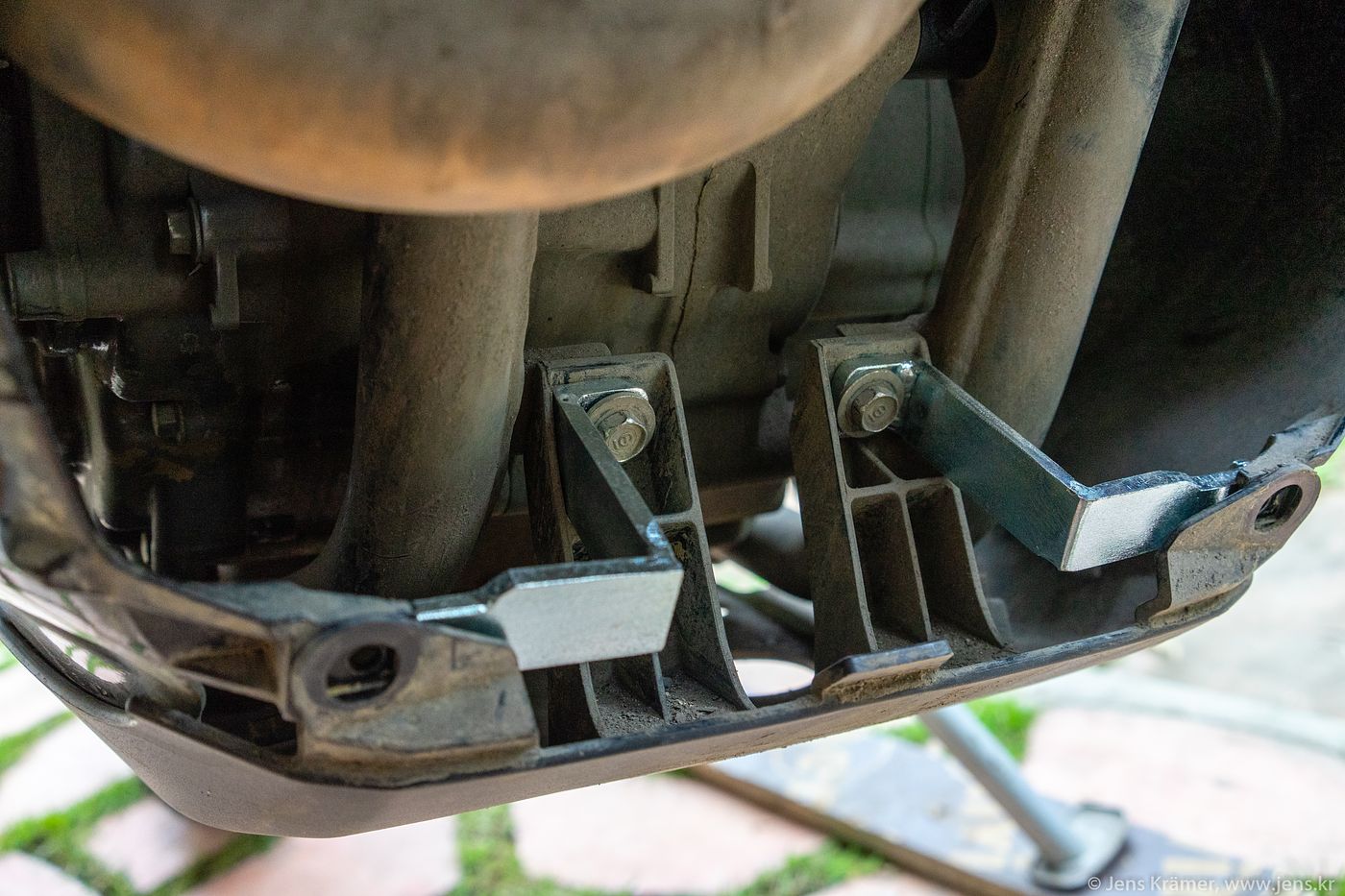 These two metal parts stabilize the connection between front under guard and skid plate which serves at middle mounting point